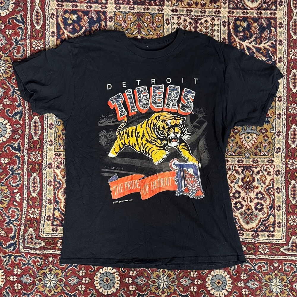 Detroit Tigers Black Graphic Tee baseball Michigan vintage style